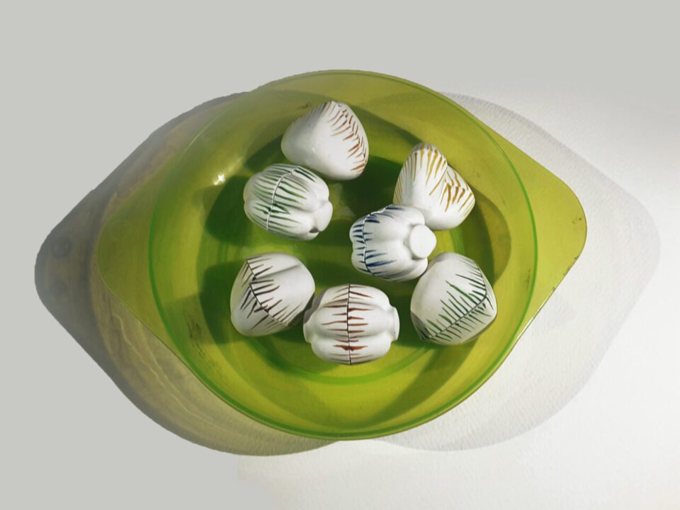 Netsuke 12, 2016, policarbonato, acquarello su gesso alabastrino, cm 15 x 15 x 4